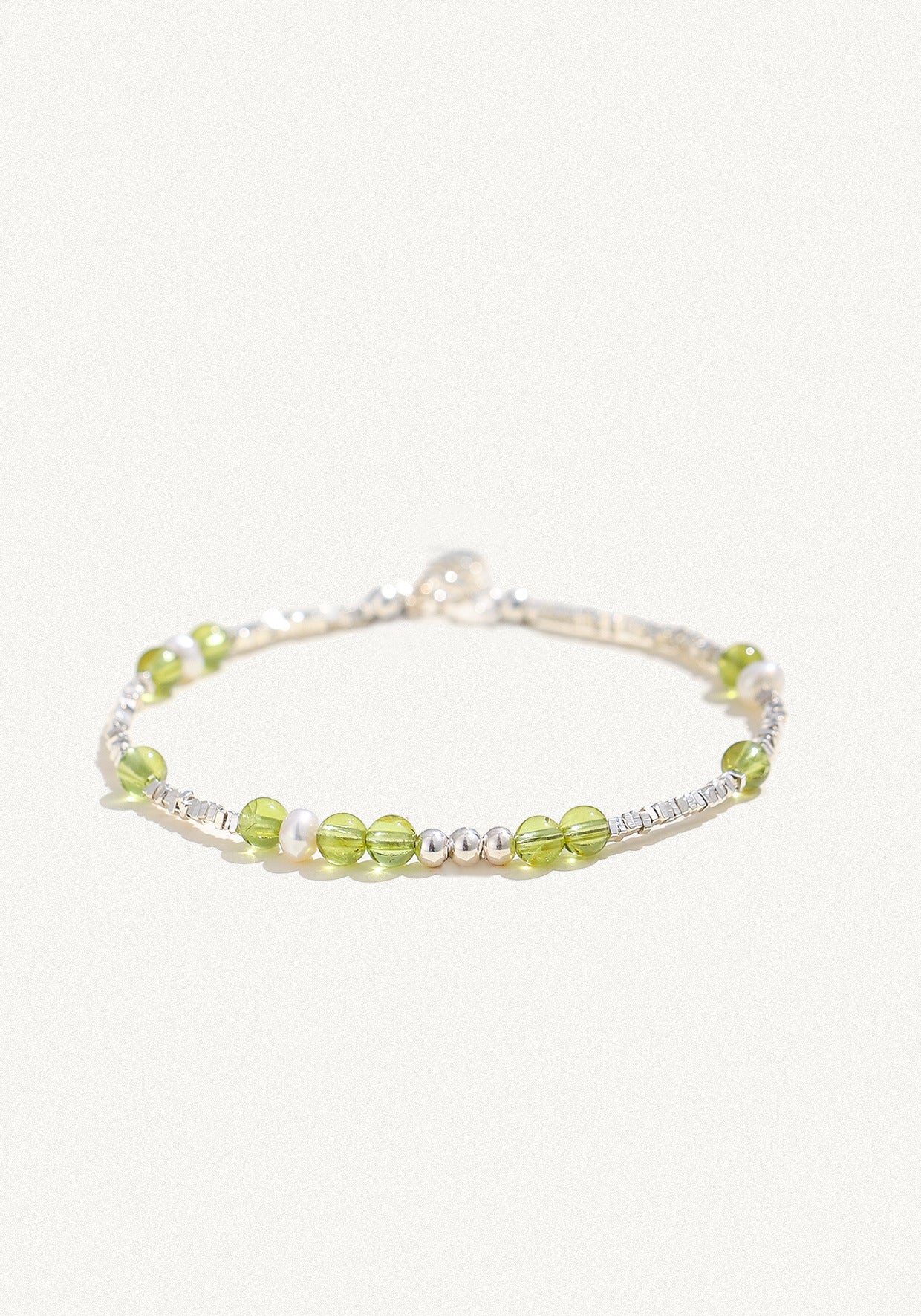 Planderful Fortune's Favor Bracelet – Elegant Peridot and Pearl Design