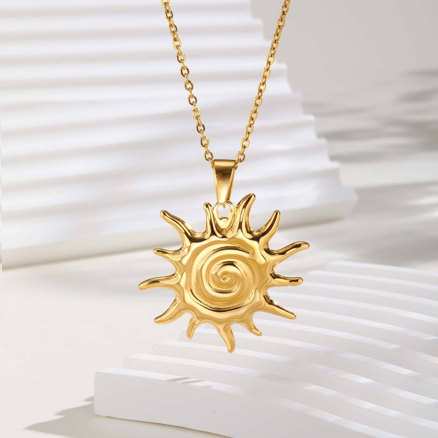 Hot-Selling Wind Stainless Steel Gold Sun Pendant Necklace Casual Vacation Style Women