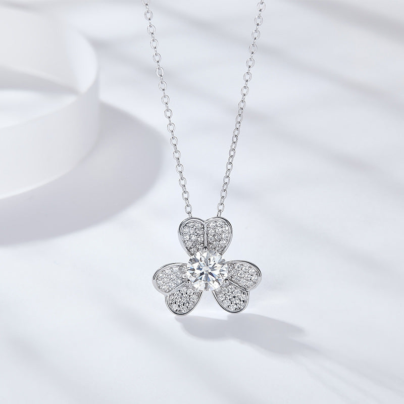 Planderful Moissanite Clover Pendant Necklace For Her 6.5mm Sterling Silver S925 Sparkling D/VVS/3EX 1.0 CT