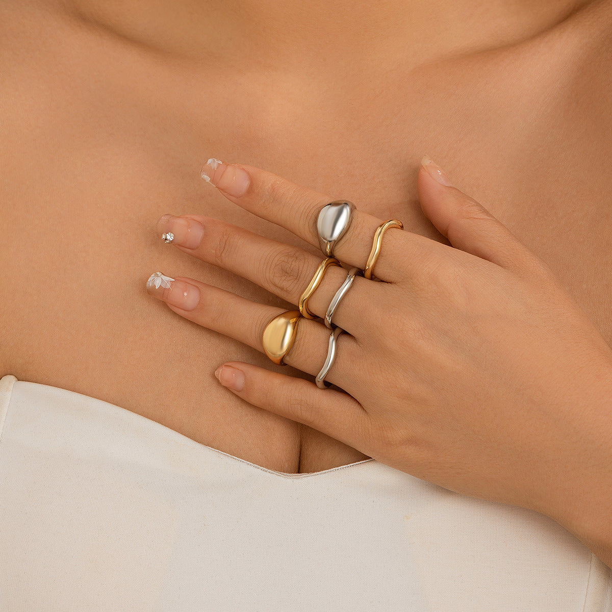 Planderful Vienna Verve Ring Set – Unique Hollow Liquid Design