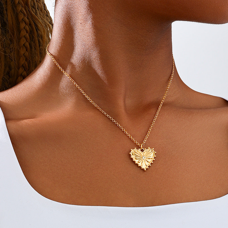 Planderful Vienna Verve Necklace – Fashionable Heart Element Design