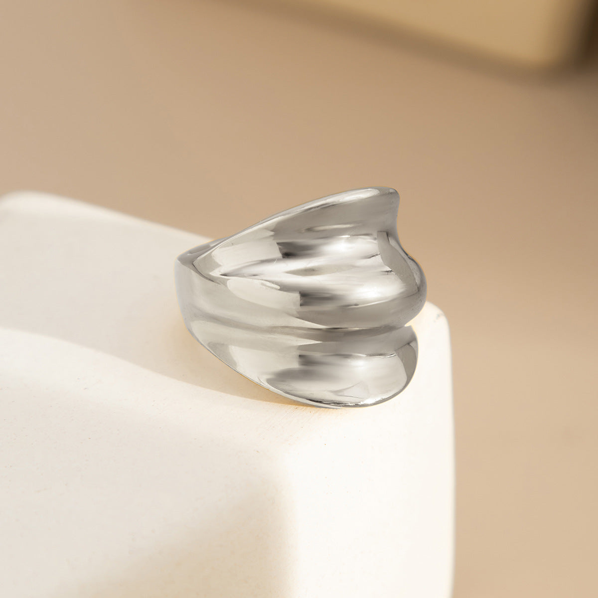 Planderful Vienna Verve Ring – Elegant Adjustable Cold Metal Design