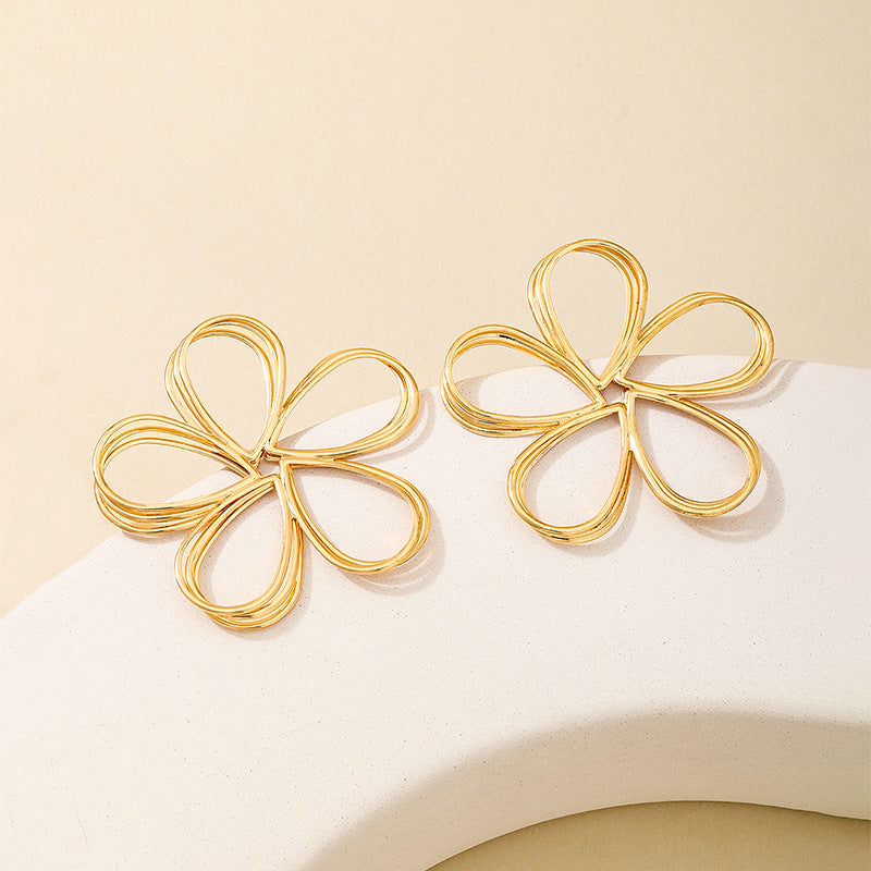 Planderful Vienna Verve Earrings – Stylish Five-Petal Flower Design