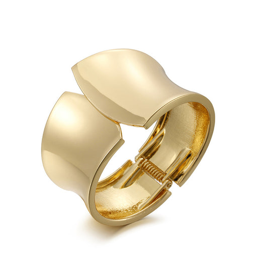 Elegant Vienna Verve Gold Bracelet with Unique Design