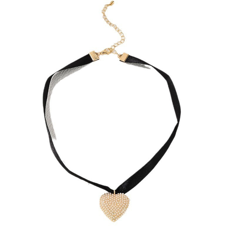 European & American Chic Minimalist Jewelry with Metal Heart Diamond Pendants and Necklaces