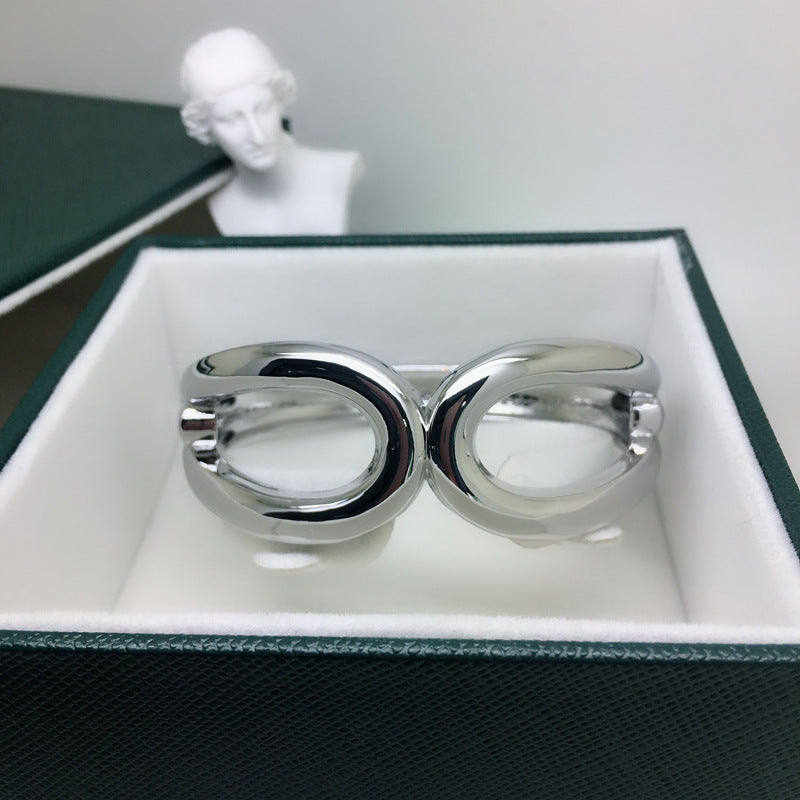 Hollow Zinc Alloy Bracelet with European & American Design Focus - Vienna Verve Collection