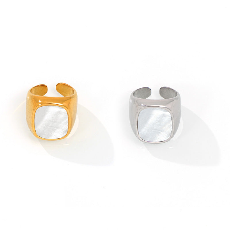 Elegant Hepburn-Inspired White Fritillary Design Gold-Plated Ring