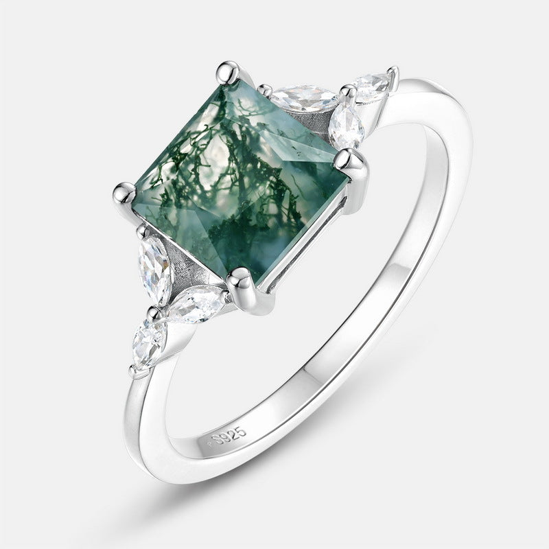 Planderful Everyday Genie – Versatile Green Moss Four-Claw Sterling Silver Ring