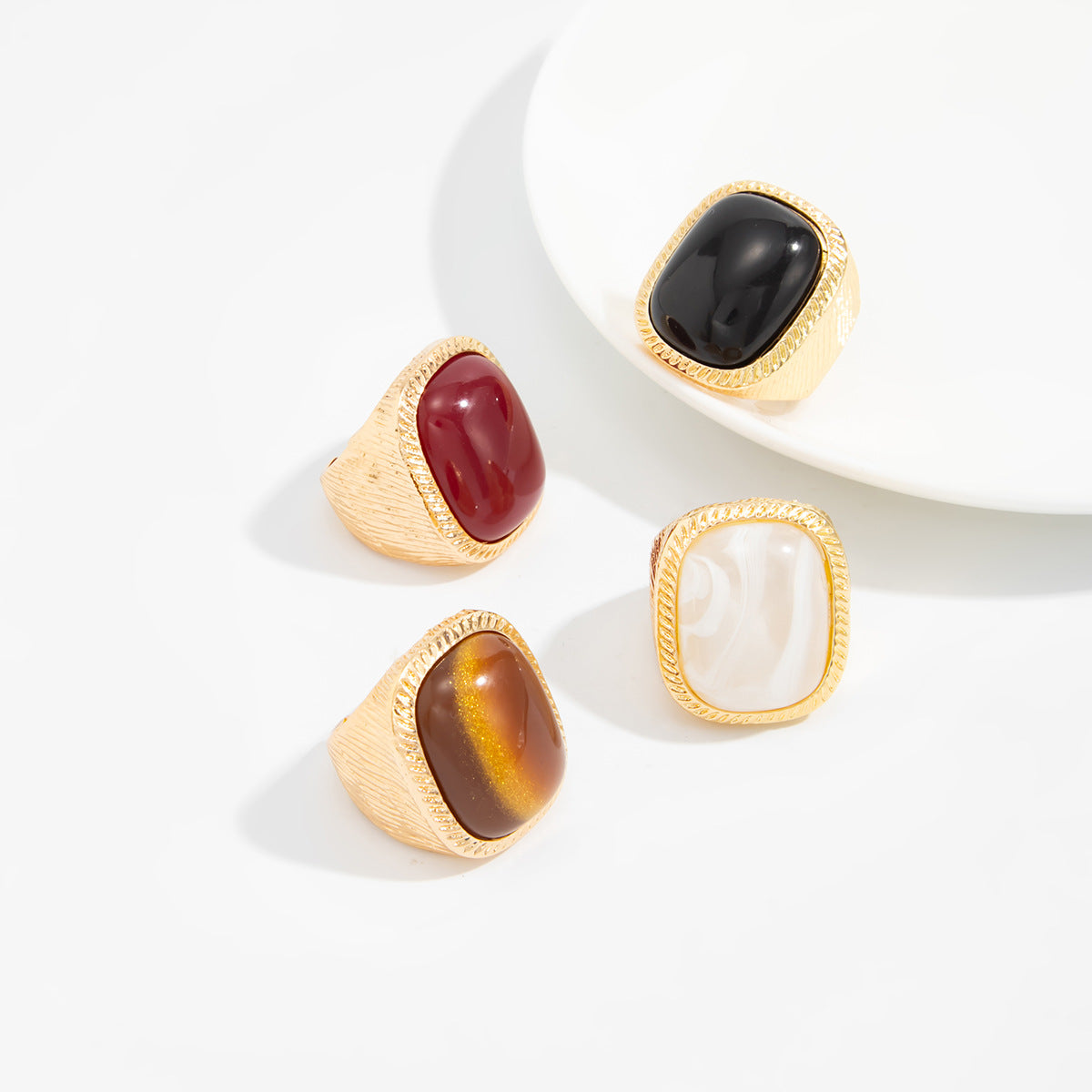Planderful Vienna Verve Geometric Ring For Women Versatile Vintage Square Stone Statement