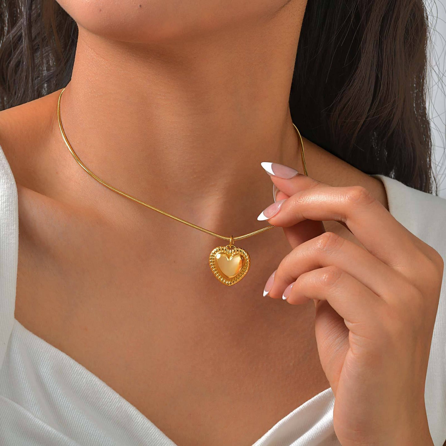 Style Women's Collarbone Chain – Stainless Steel Round Snake Chain Heart-Shaped Necklace