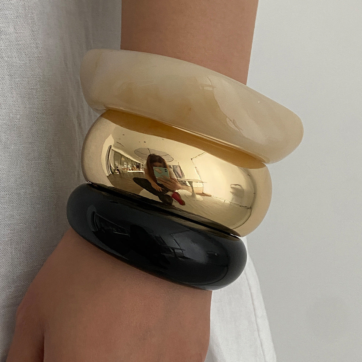 Design Light-Sensitive Surface Ring Opening Bracelet Smudging Irregular Bracelet