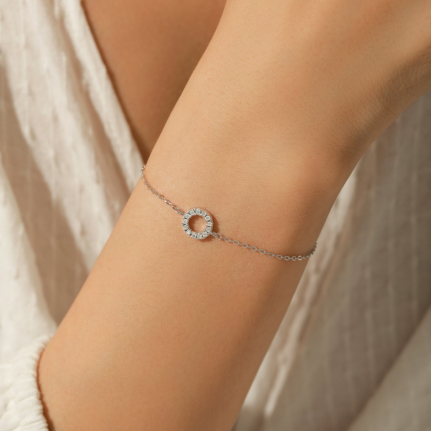 Planderful Moissanite Sparkling Bracelet – Light Luxury Geometric Design