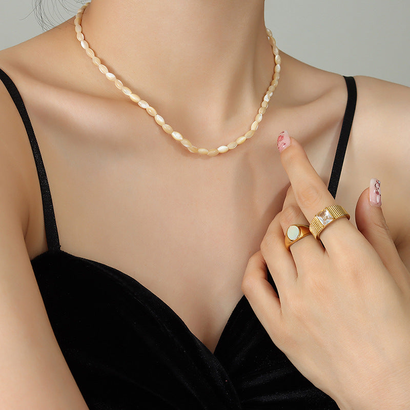 Vintage Chic Shell Pendant Necklace with Drip Oil Titanium Steel Chain