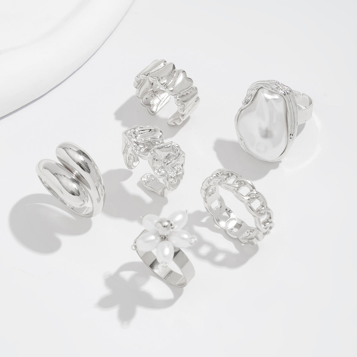 Planderful Vienna Verve Ring Set – Elegant Baroque Imitation Pearl Design