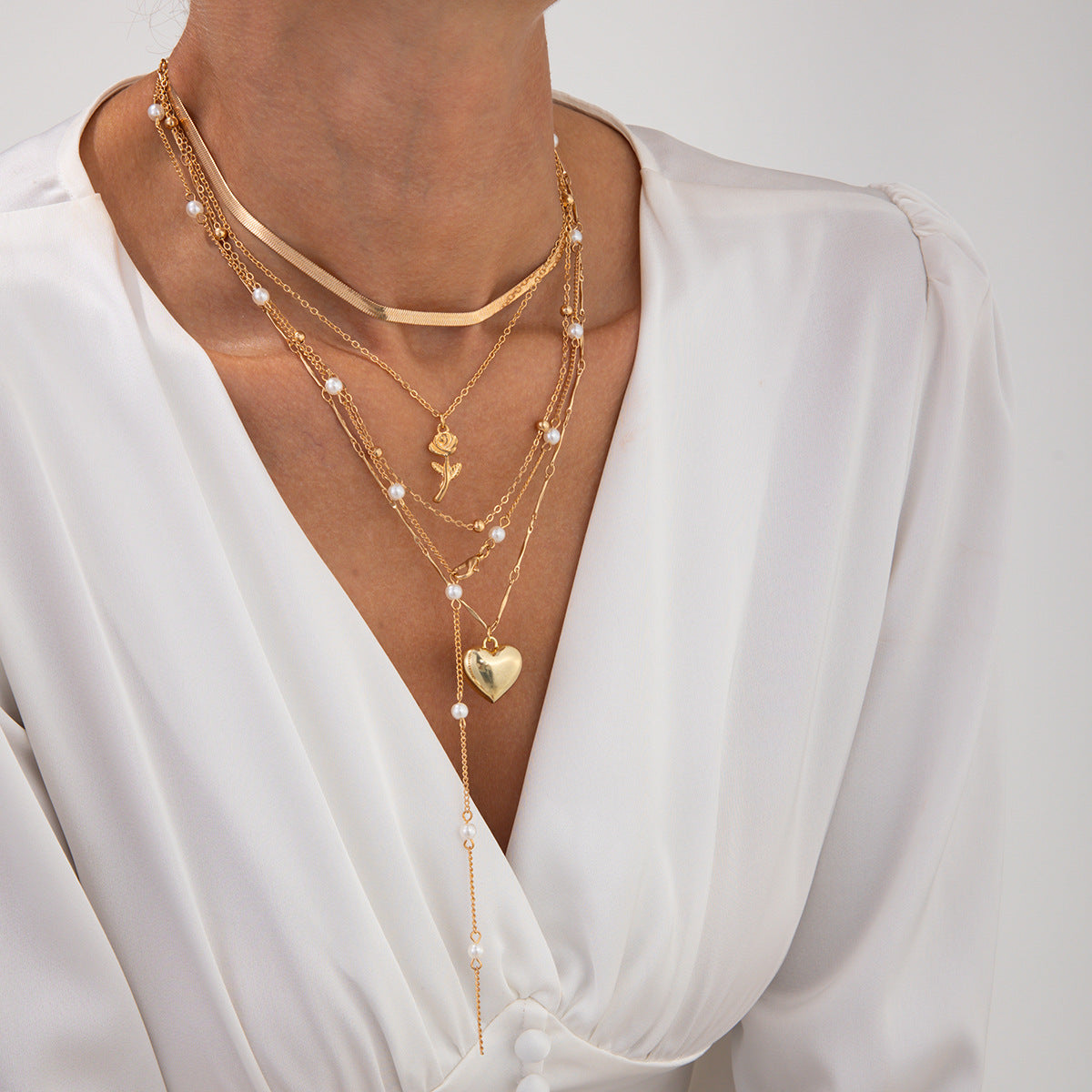 Planderful Vienna Verve Necklace – Elegant Imitation Pearl and Heart-Shaped Design