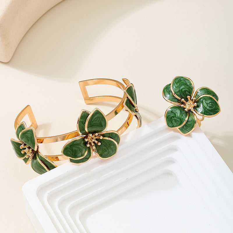 Green Flower Jewelry Set for Women by Planderful