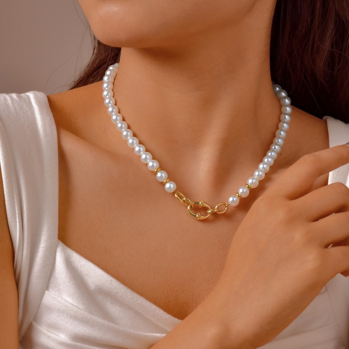 French Elegant Clavicle Chain Stainless Steel Rivet Oval Imitation Pearl Beaded Necklace