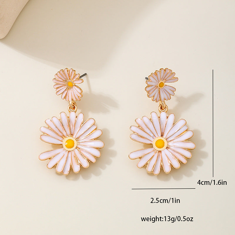 Planderful Vienna Verve Earrings – Cute Fashionable Daisy Flower Design