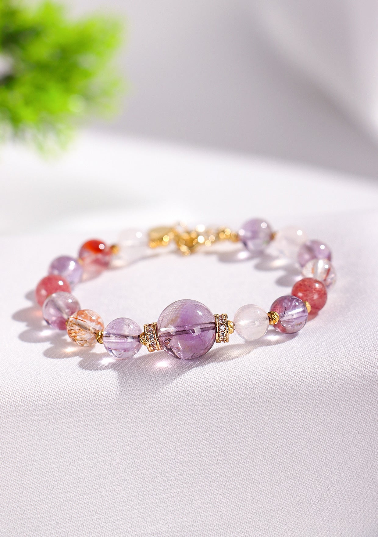 Planderful Fortune's Favor Bracelet – Elegant Strawberry Crystal Design
