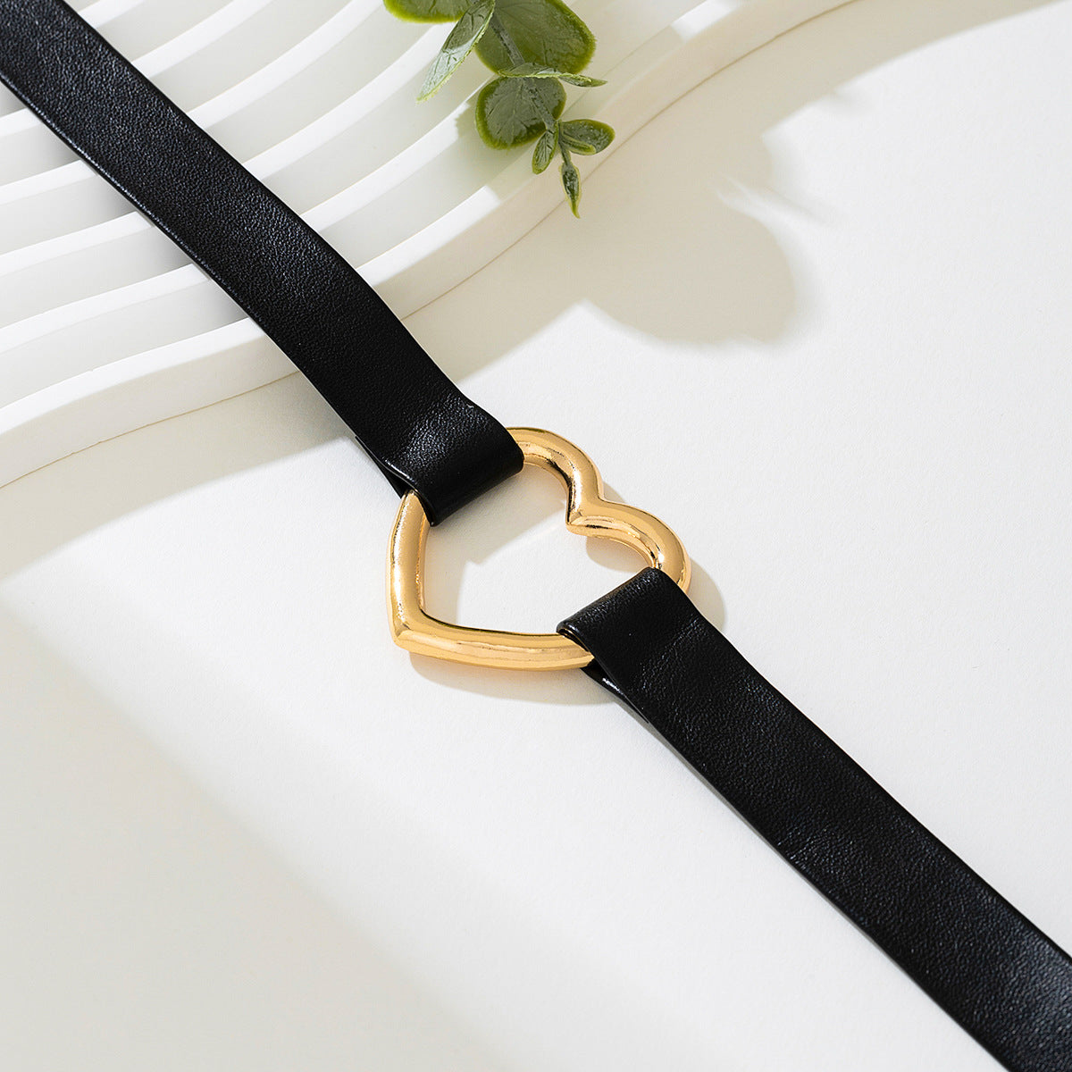 Planderful Vienna Verve Necklace – Stylish Heart-Shaped Metal Design