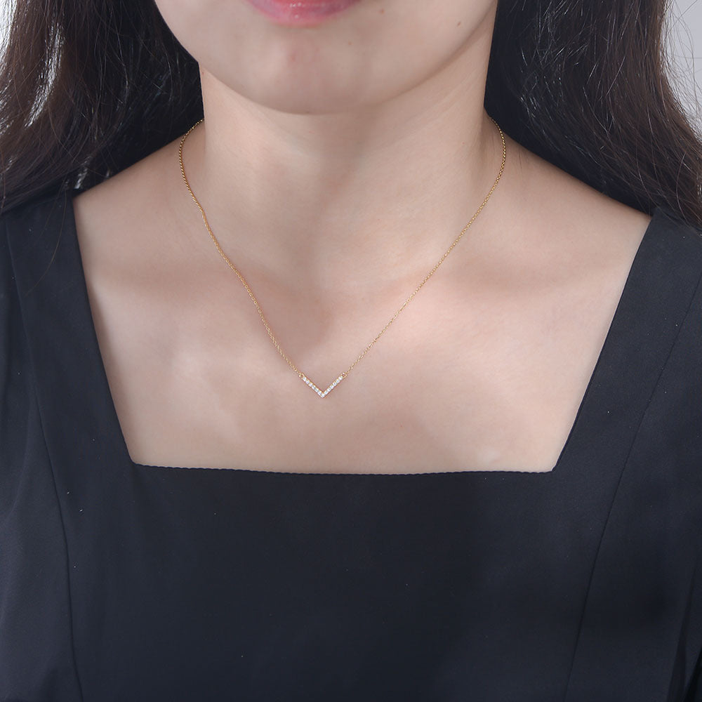 925 Sterling Silver V-Shaped Necklace And Three-Dimensional Full Zircon Pendant