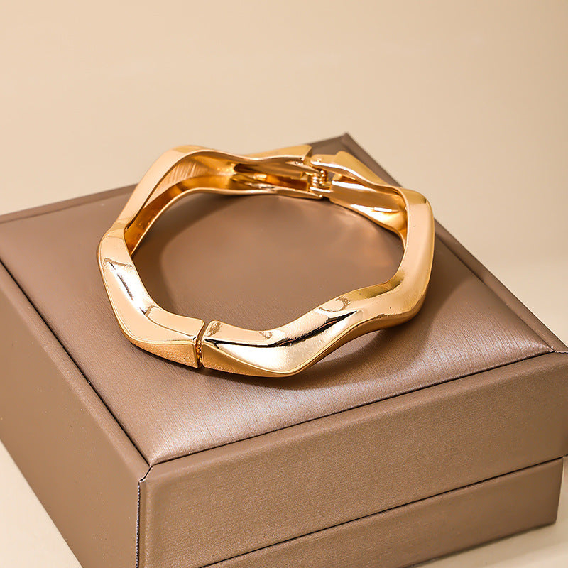 Elegant Vienna Verve Women's Metal Bracelet - Stylish Handwear for All Occasions