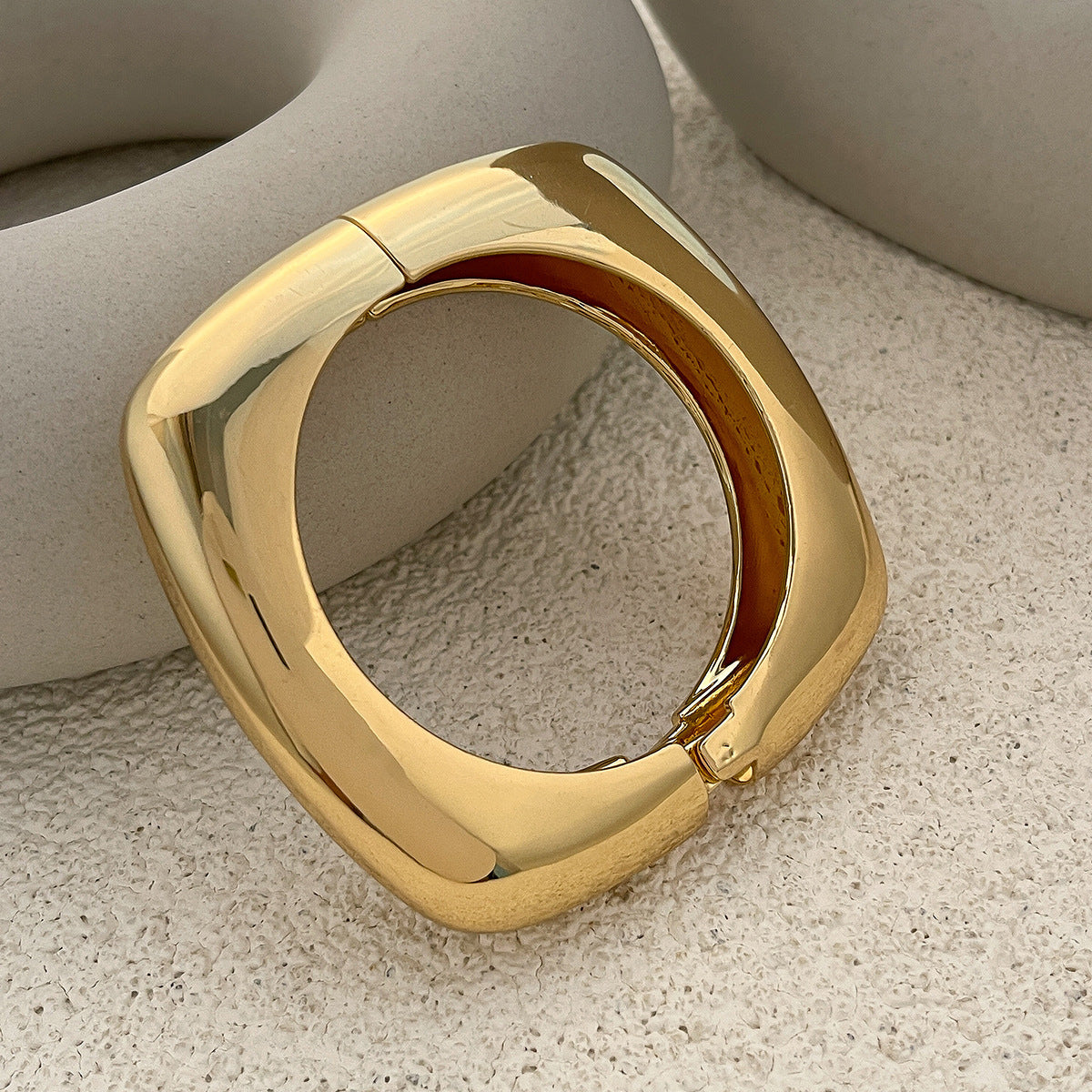 Planderful Vienna Verve Metal Bracelet For Women Smooth Surface Statement Jewelry