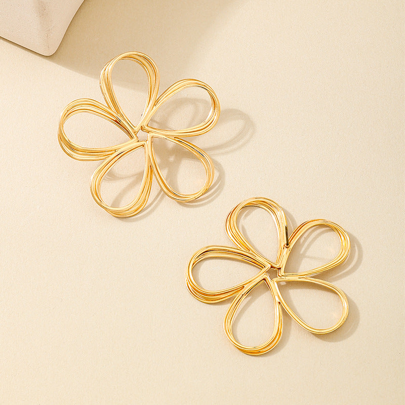 Planderful Vienna Verve Earrings – Stylish Five-Petal Flower Design