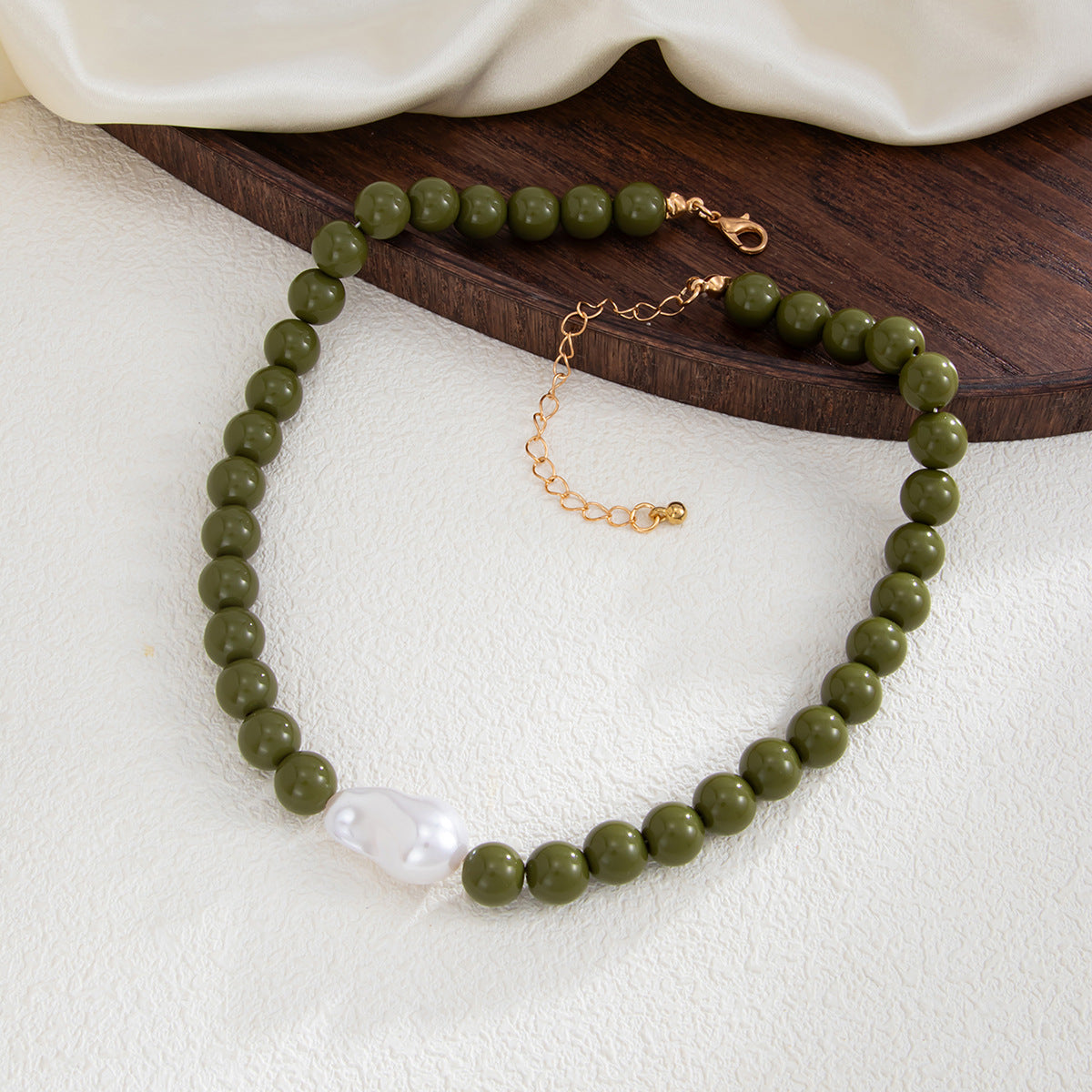 Colored Round Beads Pearl Necklace Dopamine Beaded Holiday Wind Necklace