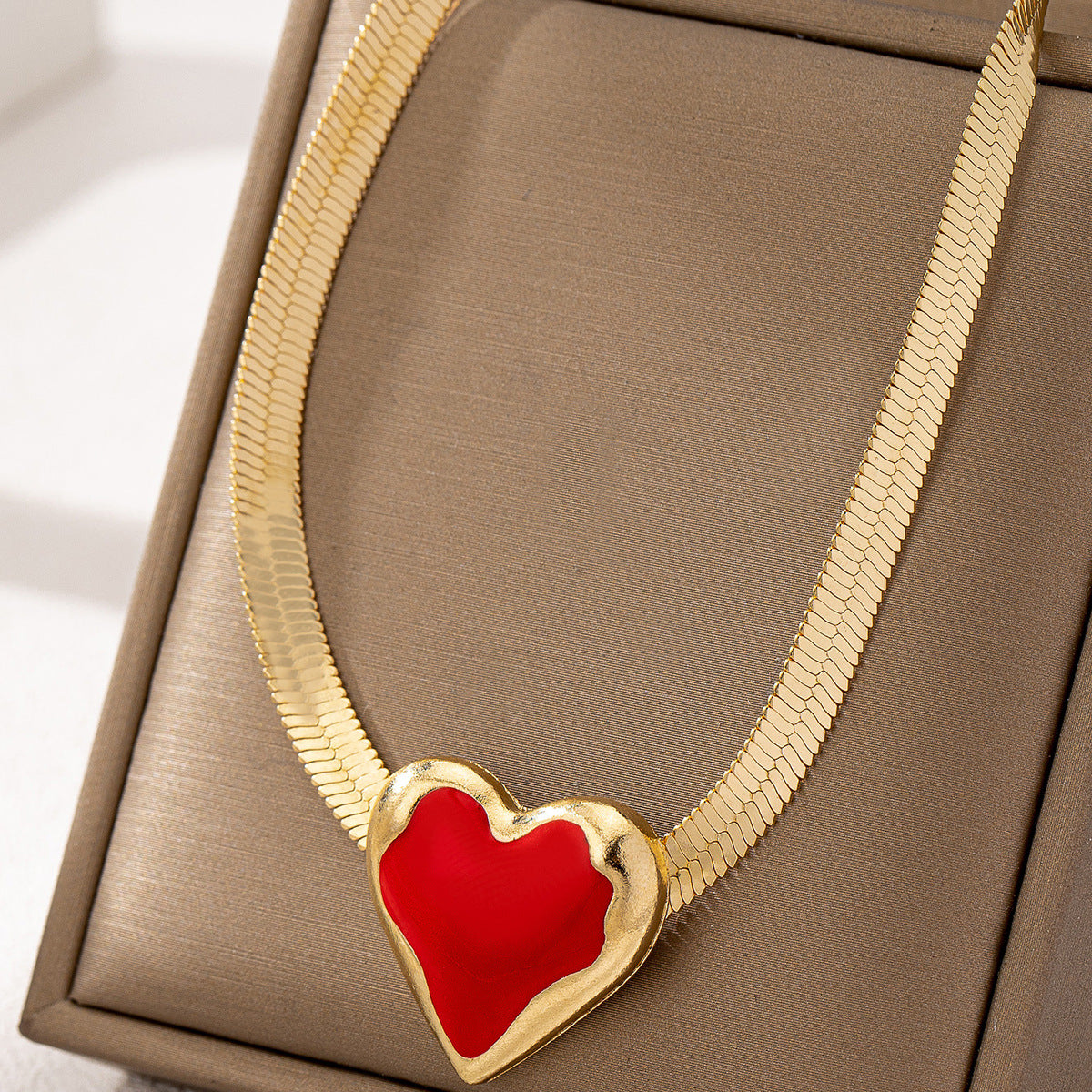 Planderful Vienna Verve Necklace – Fashionable Drip Love Pendant