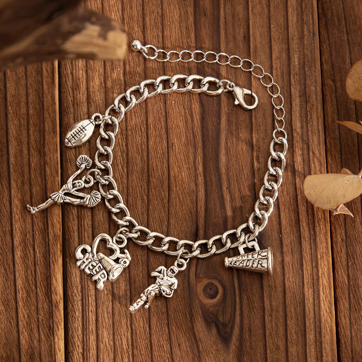 Planderful Vienna Verve Bracelet – Stylish Heart Pendant Design