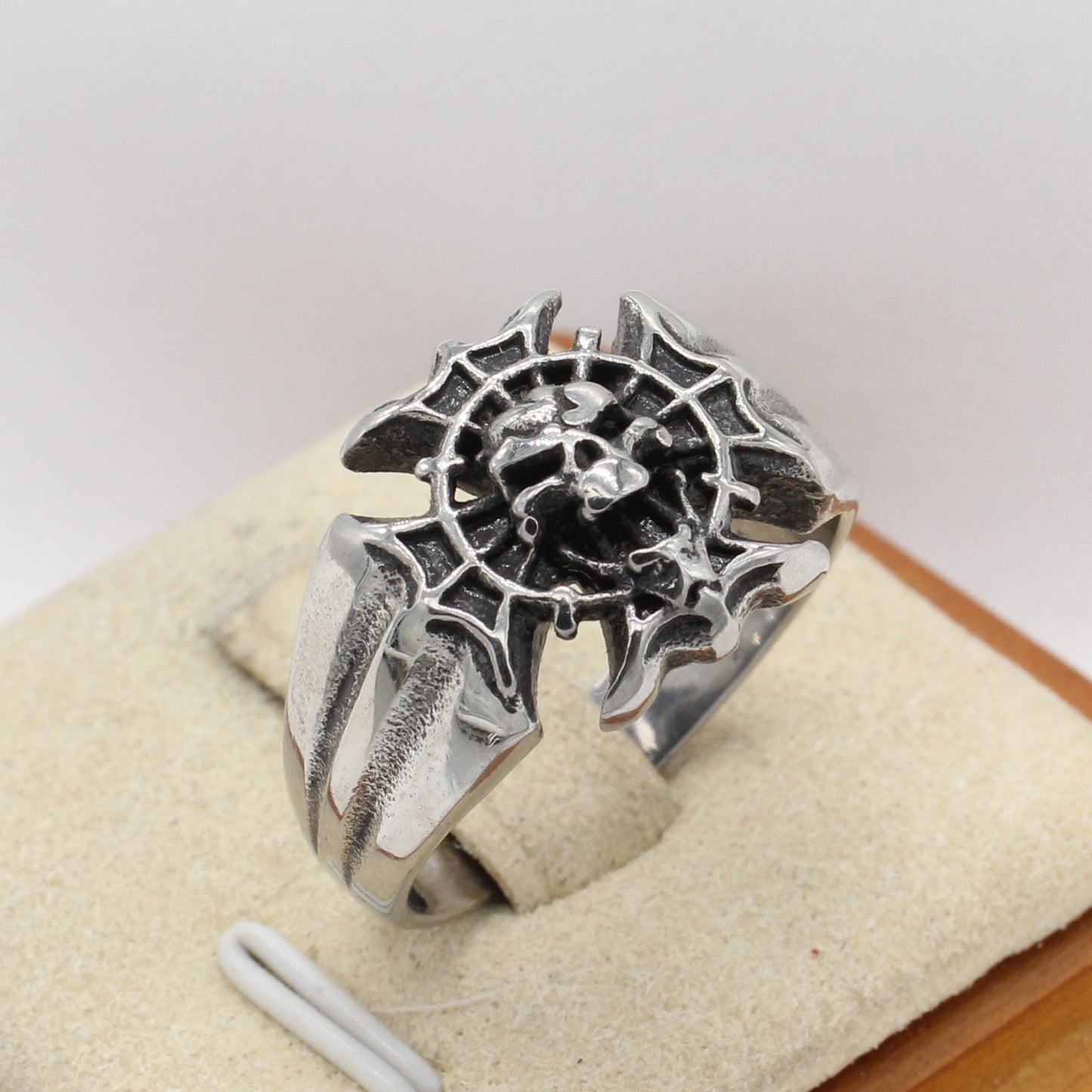 Planderful Everyday Genie – European and American Personalized Retro Cross Skull Men's Titanium Steel Ring