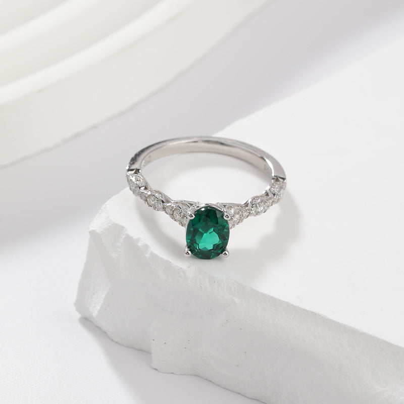 Oval-Shaped 6 * 8mm Lab Grown Emerald Zambia Ring S925