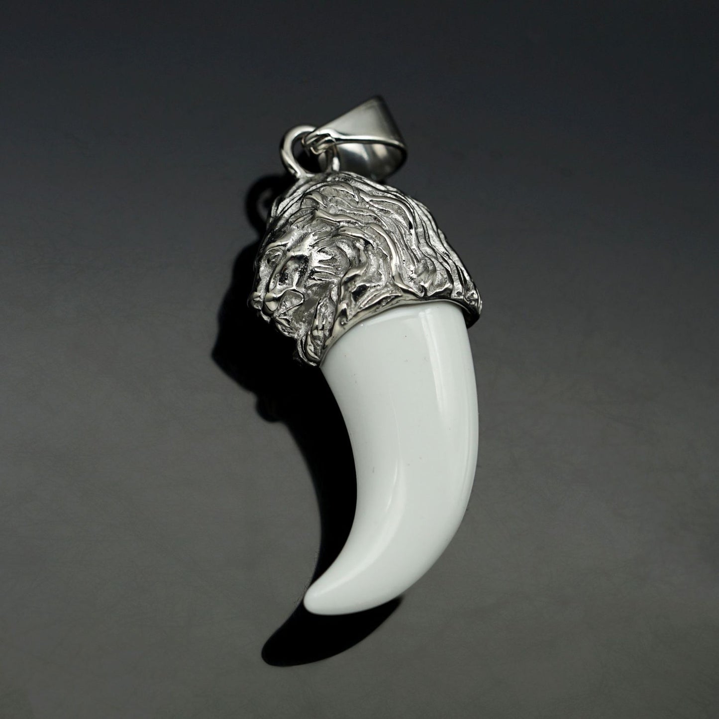 Planderful Lion Head Pendant Titanium Steel Gold Plated Wolf Fang Resin Unisex Hip Hop Statement Jewelry