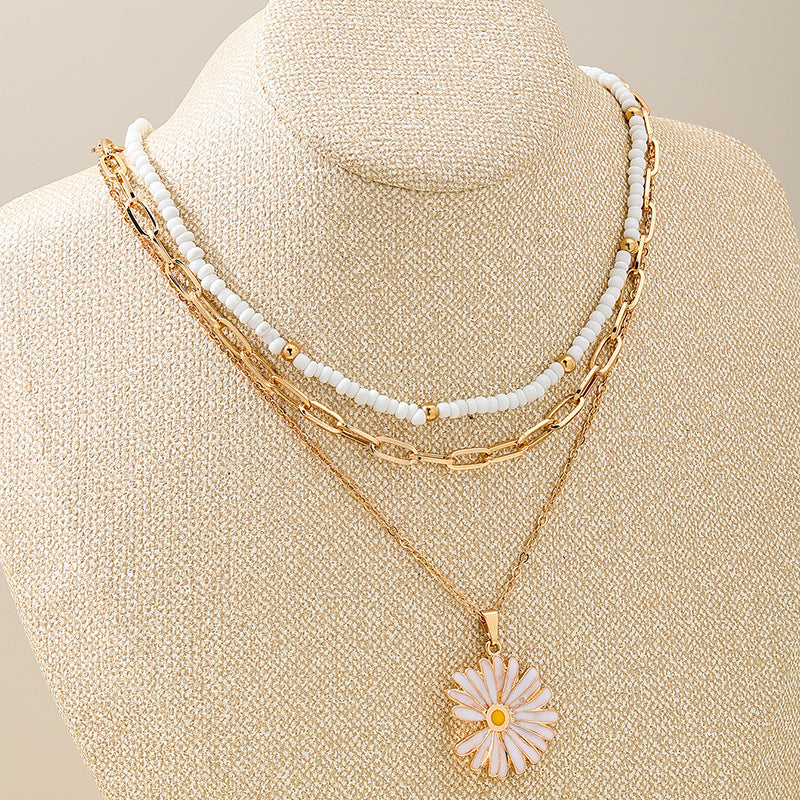 Planderful Vienna Verve Necklace – Fashionable Beaded Daisy Pendant