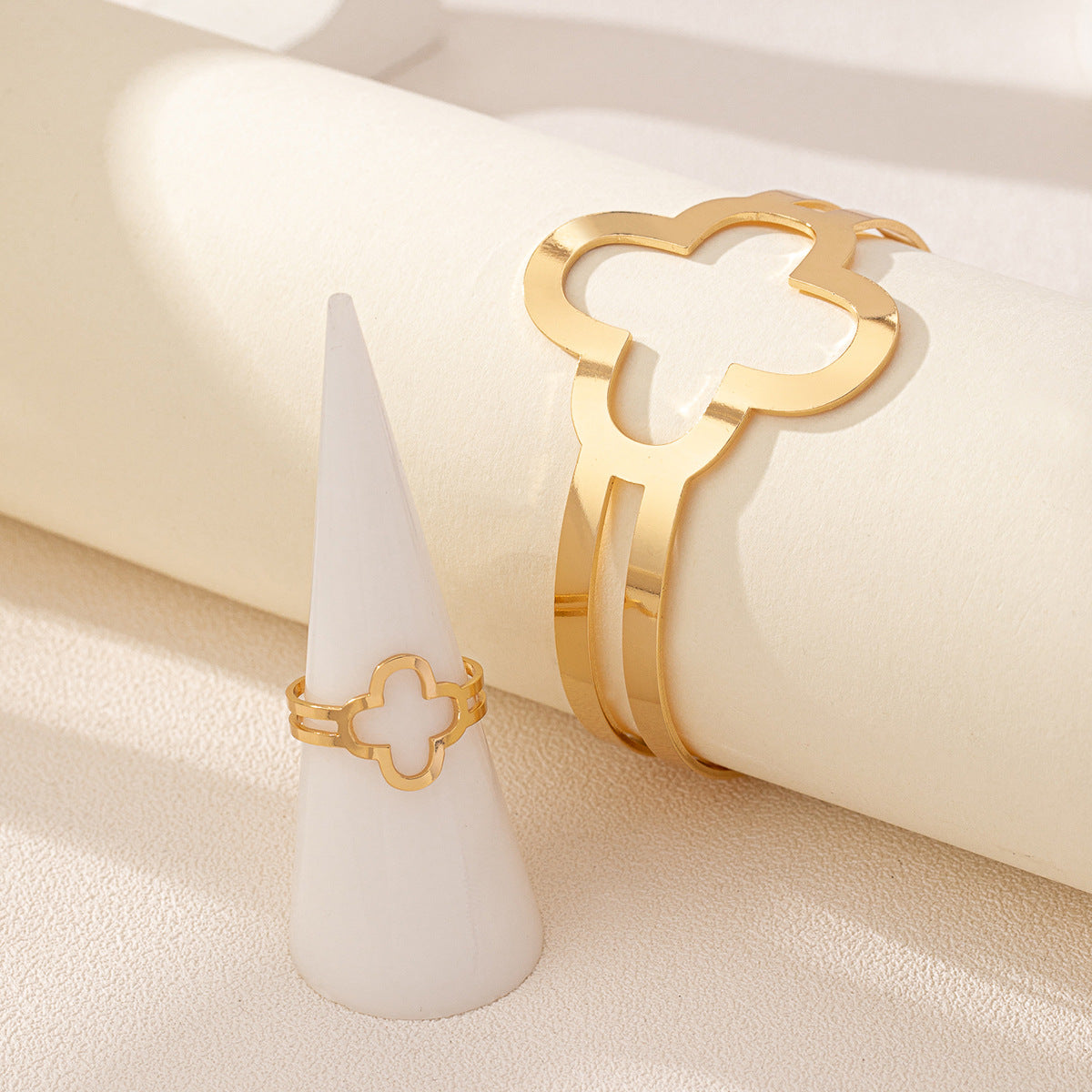 Stylish Metal Four-Leaf Flower Bracelet and Ring Set