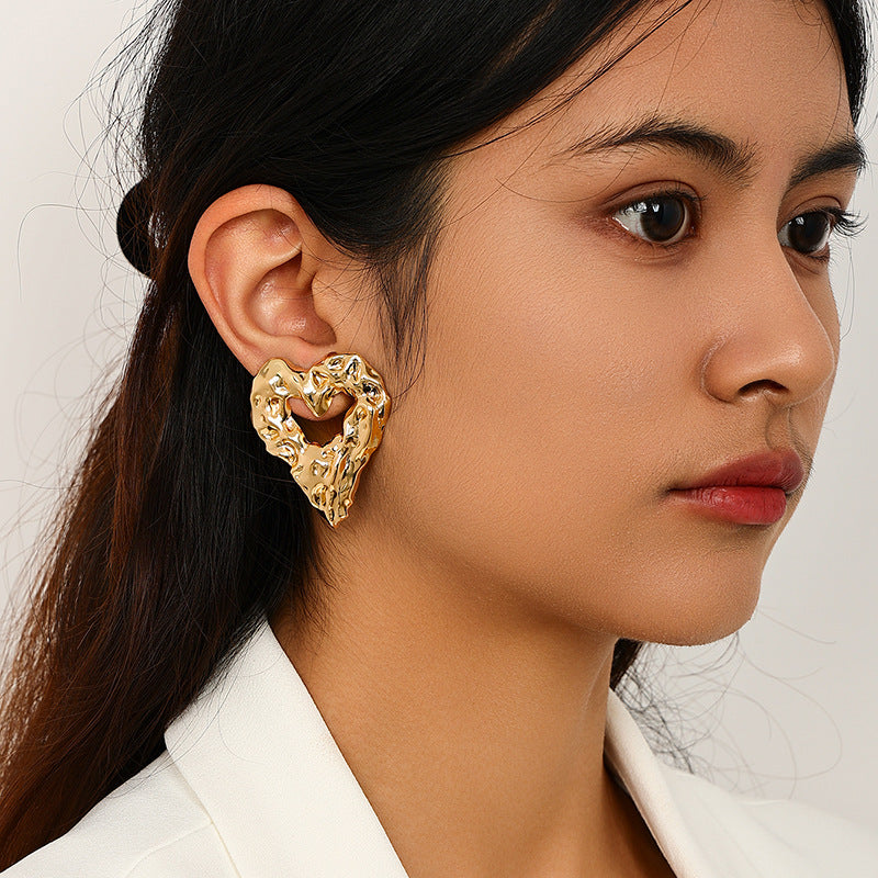 Exquisite Middle Eastern-inspired metal earrings for chic and compassionate women with a touch of European and American flair