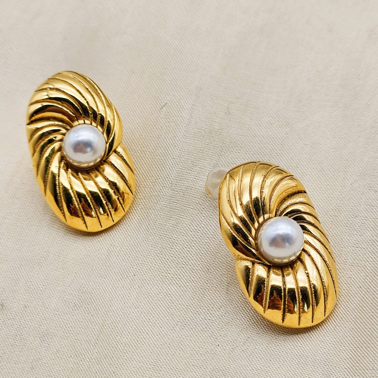 Planderful Everyday Genie Striped Pearl Earrings Gold Plated Titanium Steel Stud For Fashion Forward Women