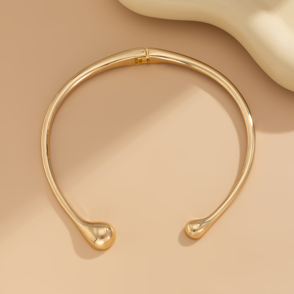 Planderful Vienna Verve Necklace – Elegant Water Drop-Shaped Design