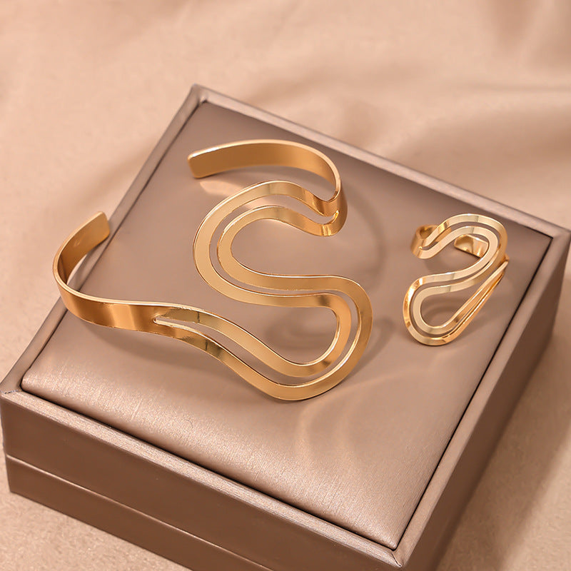 European and American Stylish Metal S-Shaped Women's Bracelet and Ring Set for Mother's Day Gift