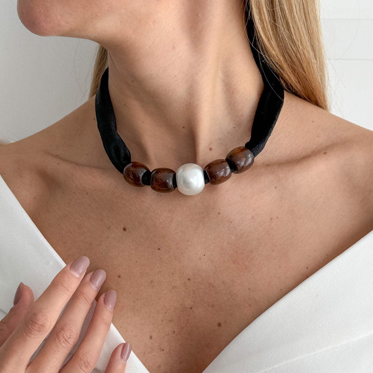 Wood Bead Pearl-Style Collarbone Necklace