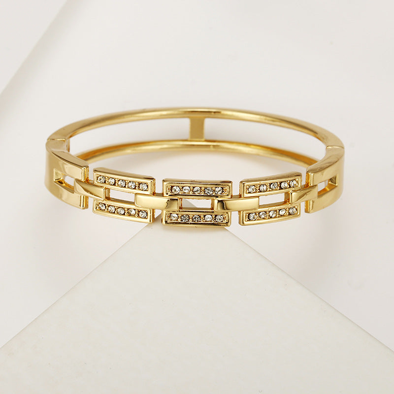 Luxurious Gold Hollow Bracelet - Vienna Verve.toUpperCase()