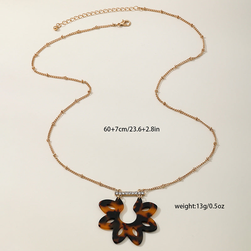 Planderful Vienna Verve Necklace – Versatile Acrylic Leopard Print Design