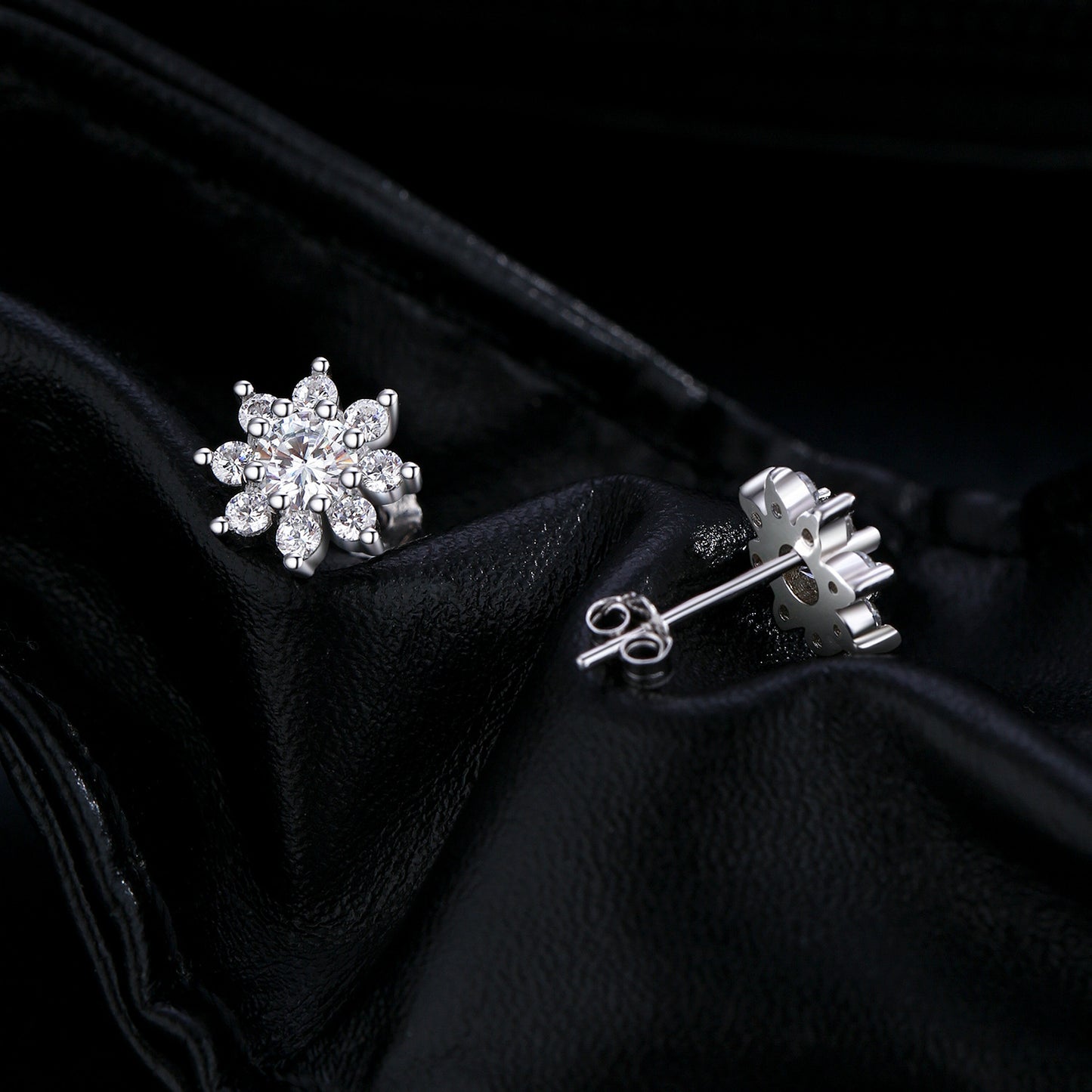 Planderful Moissanite Sparkling Flower Earrings – Elegant Chic Design with 0.4 Carat Moissanite