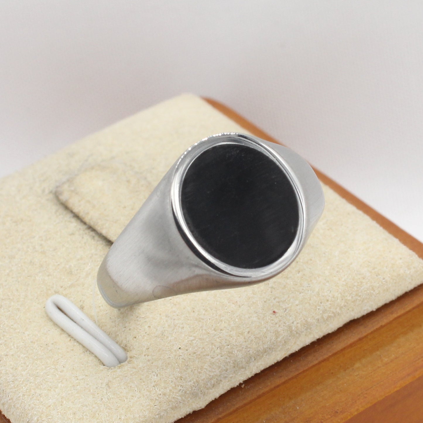 Planderful Everyday Genie Black Gemstone Men's Titanium Steel Ring – Fashionable and Simple Oval Design