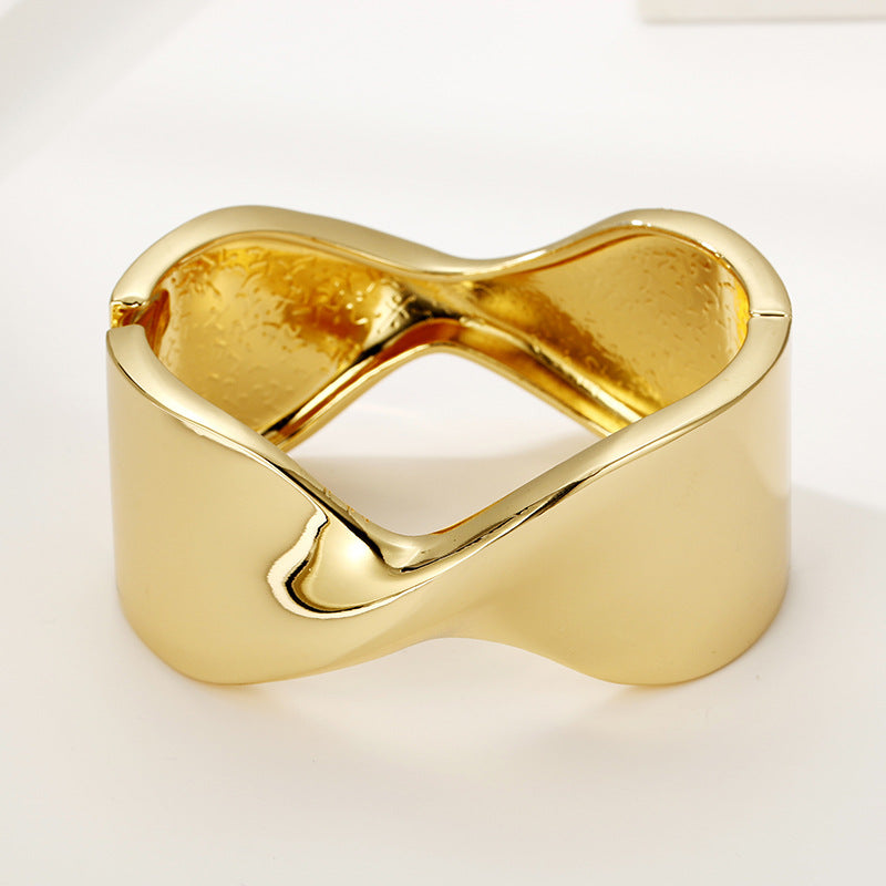Golden Glamour Women's Bracelet with Unique European Flair and Bold Modern Design