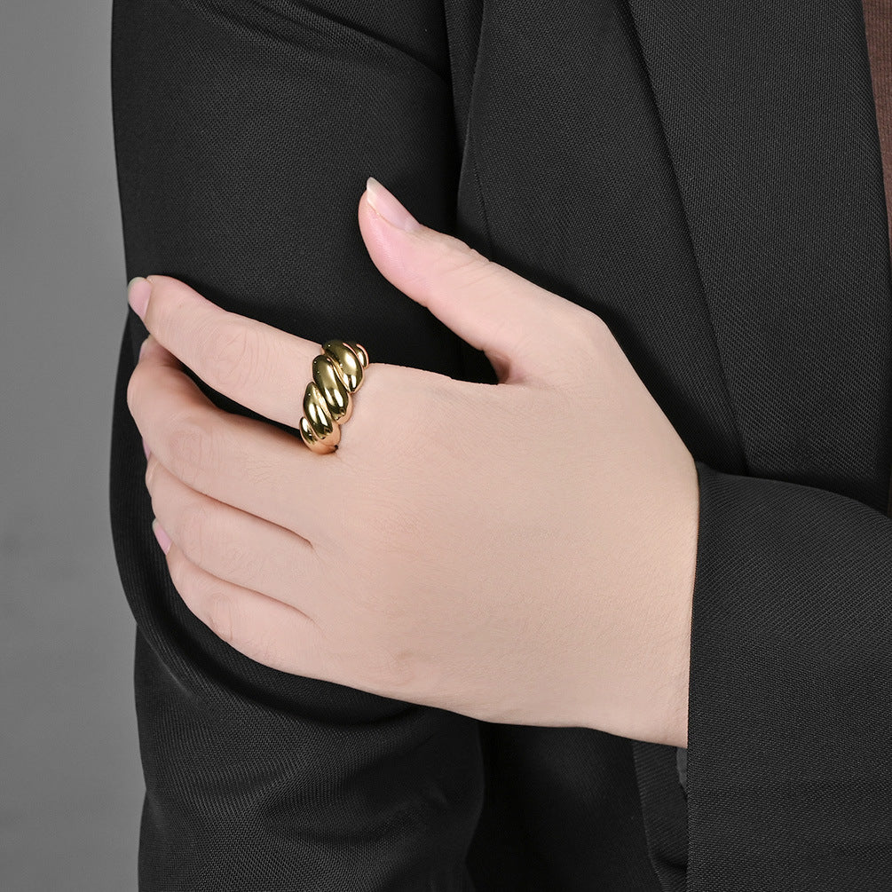 Planderful Titanium Steel Ring With Personalized Twist Design For Women Elegant Light Luxury Jewelry