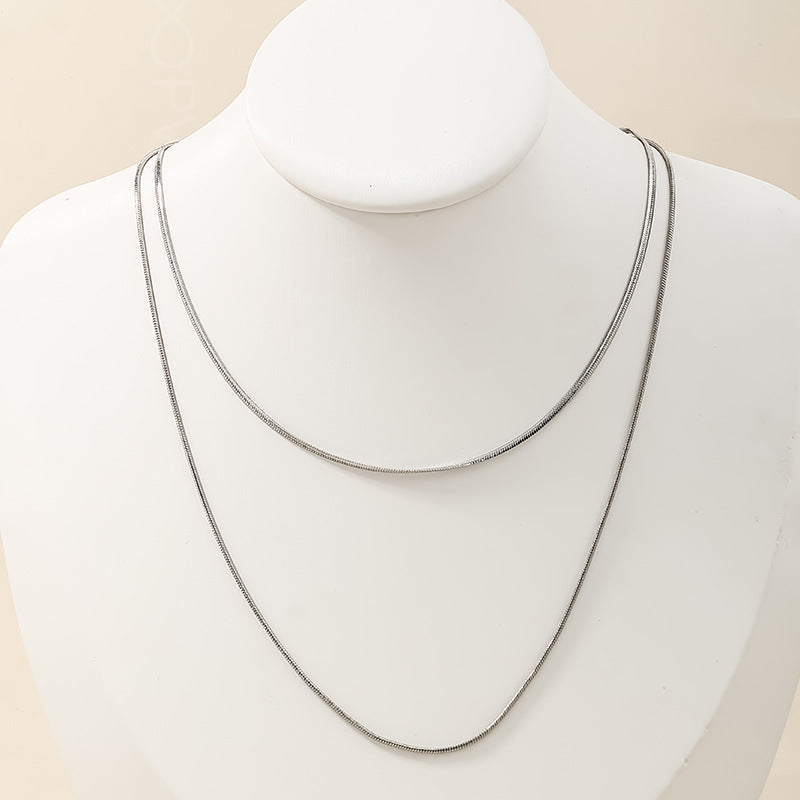 Chic Minimalist Women's Necklace Set with a Touch of Elegance