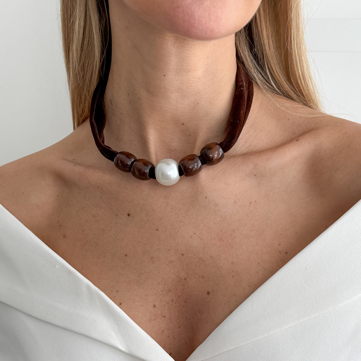 Wood Bead Pearl-Style Collarbone Necklace