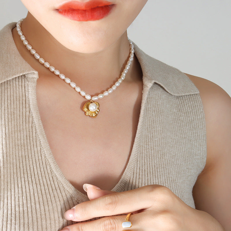 Luxurious Pearl Chain Necklace with Irregular Inlaid Pendant